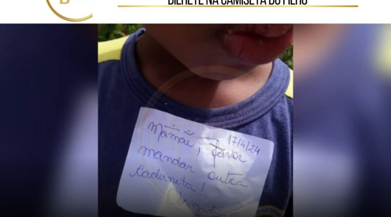 Mãe se revolta após professora grampear bilhete na camiseta do filho